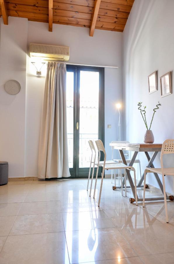 Centrally For 3 Kalamata Exterior photo